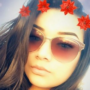 Meet your Posher, Alyssa💕